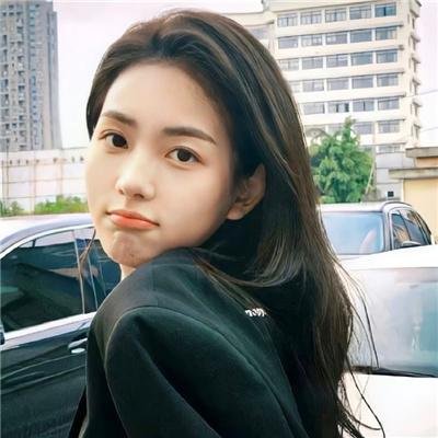 抽象画中的越南少女